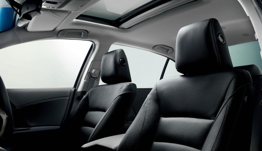 Интерьер Honda Accord Hybrid 2016 года  (JP) (фото 3 из 12)